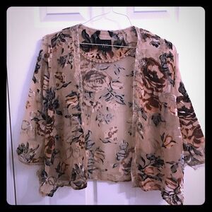 W5 concepts women’s loose fit flowered top small